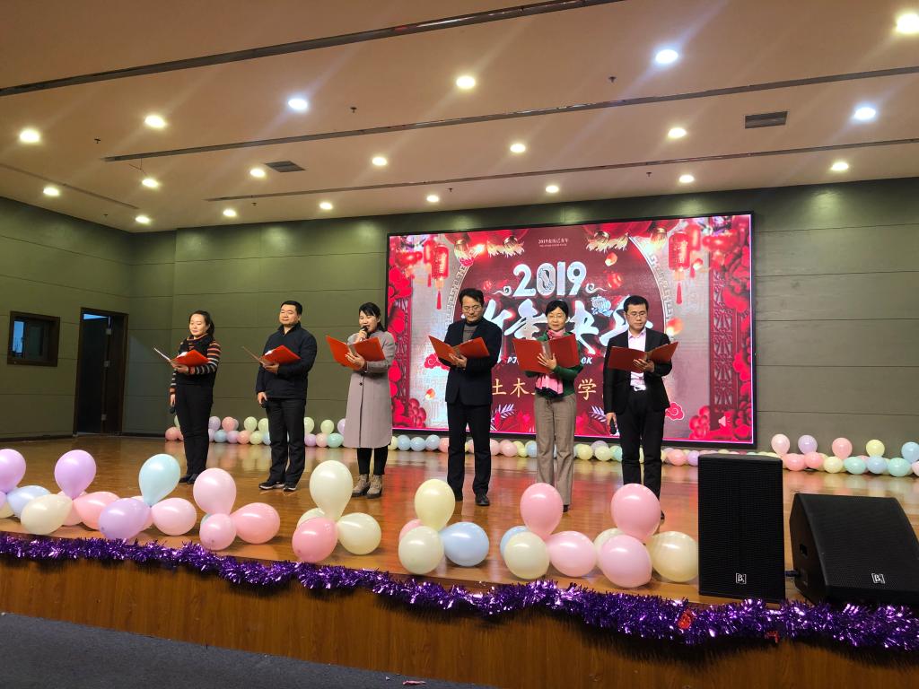 教师节目——《大党的气质,大国的品格》朗诵