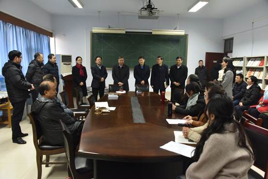 说明:E:\照片\190223校领导慰问学院\挑\德育2.JPG