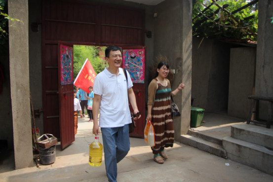 送温暖现场