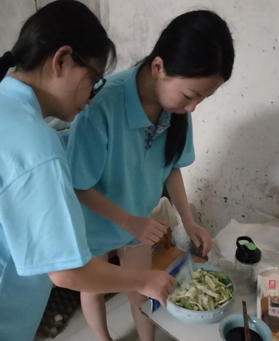 准备小分队简单又丰盛的饭菜