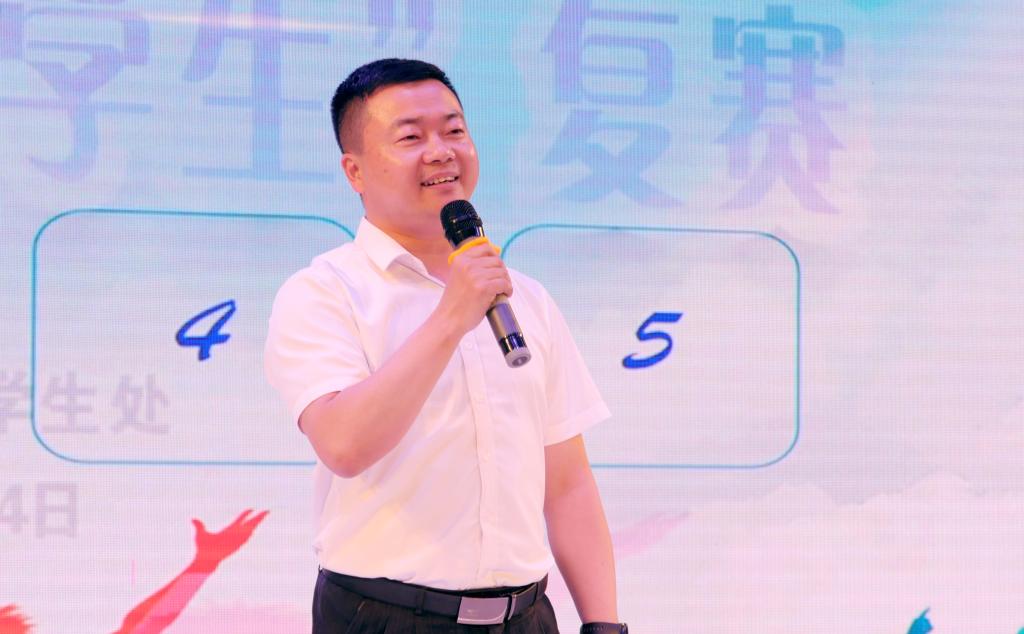 宣传部副部长王运涛对评选活动作点评