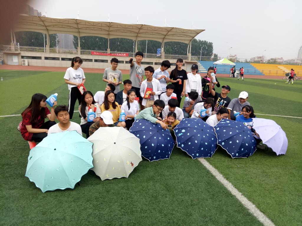 学院学生合影