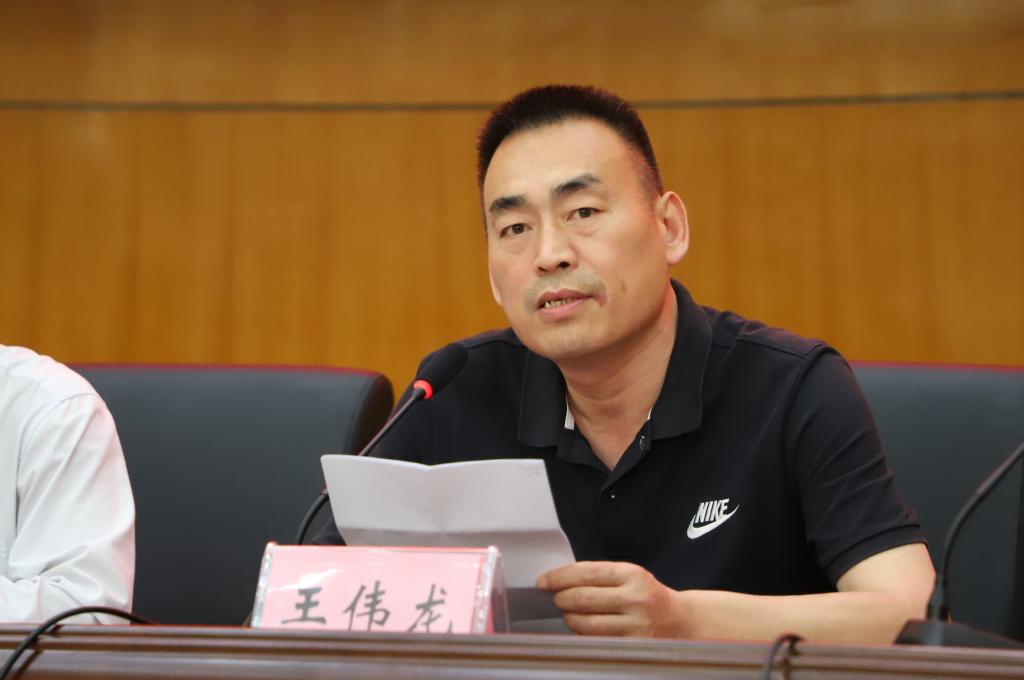 王伟龙书记主持毕业典礼