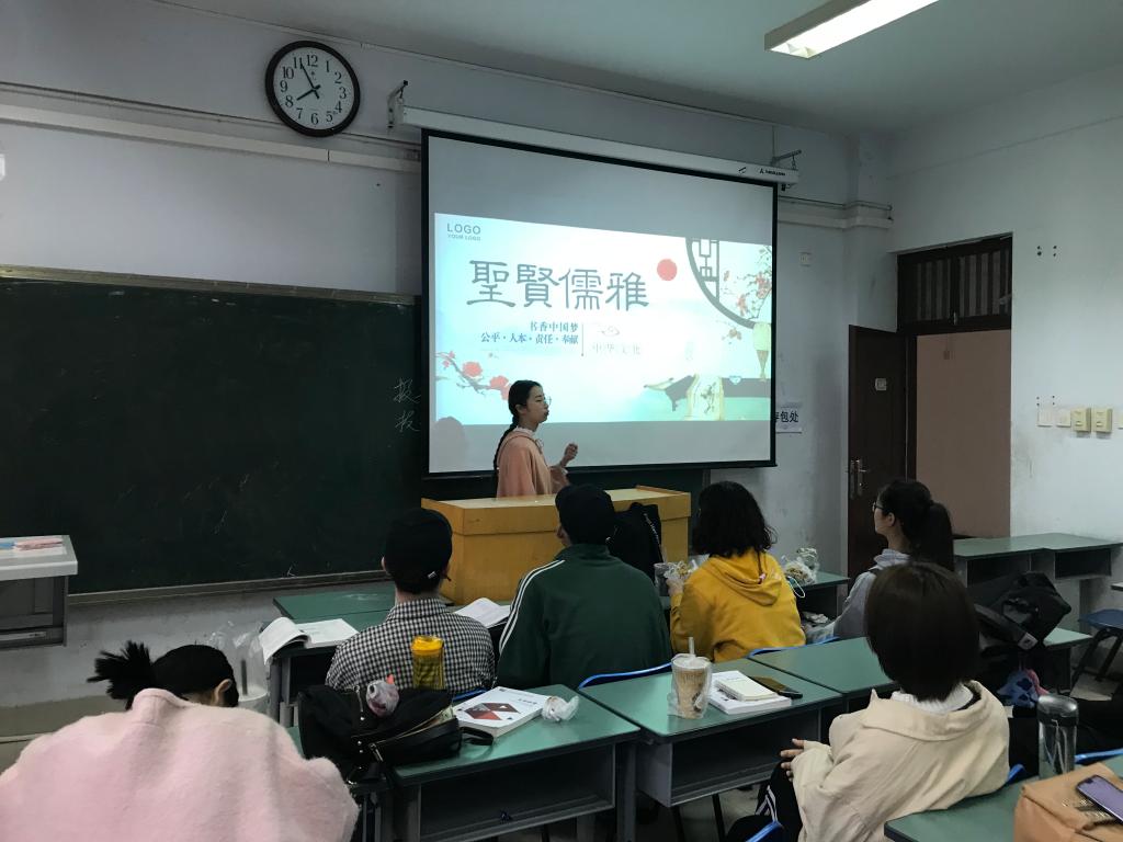 开展中华经典诵读活动