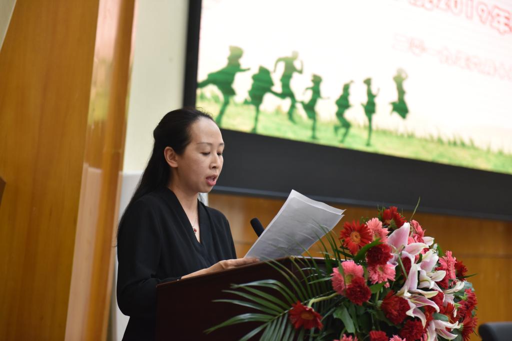 管理学院党总支副书记韦菲毕业致辞