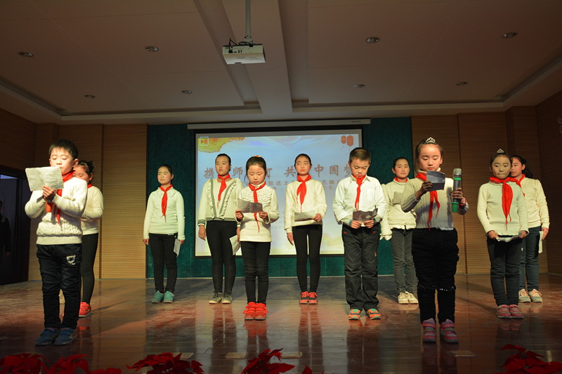 师家河小学学生们深情朗诵
